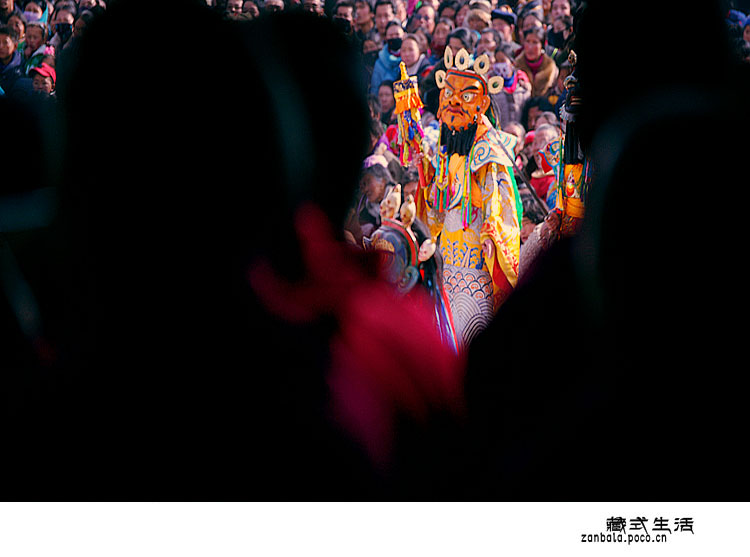 Tibetans celebrate Buddhism festival in Lhasa 