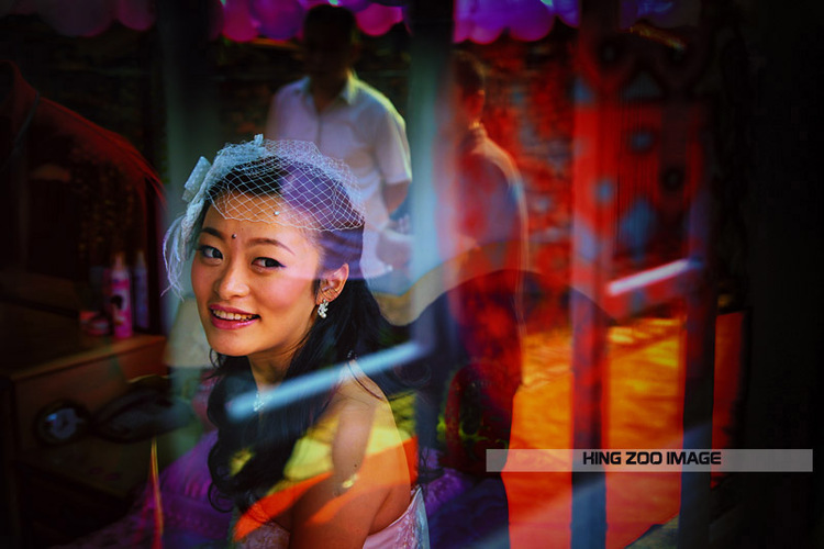 Chinese wedding scene -Zhang yi and her husband photo