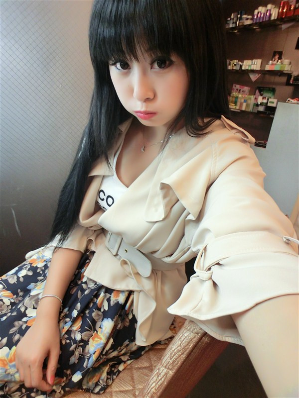 Chinese very pure girl’s photos(62)Very creamy skin, very big eyes, very dark eyes.